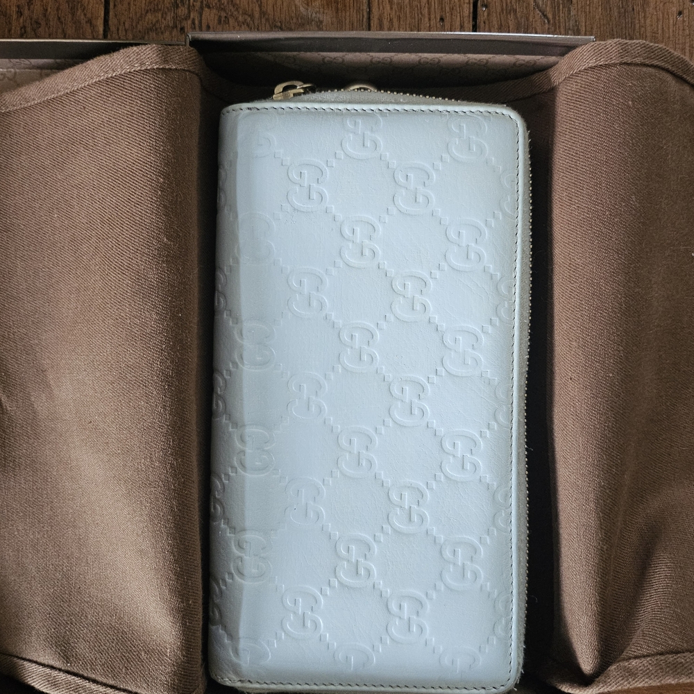 Gucci Guccissimo White Leather Full Zip Wallet